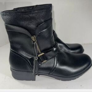 Clark's Women's Avant Black Leather Ankle Boot size 8.5